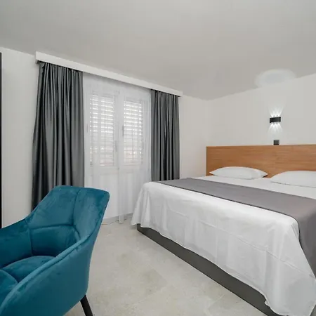 And With Parking Space - 4814 Gostinjska kuća 3*