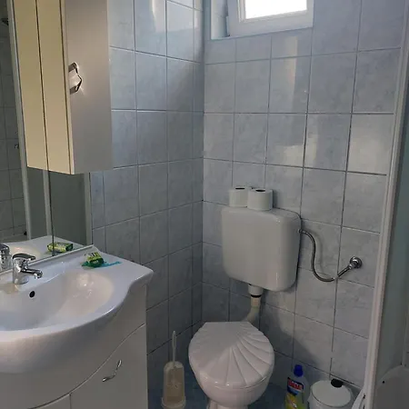 Gostinjska kuća And With Parking Space - 4814 3*