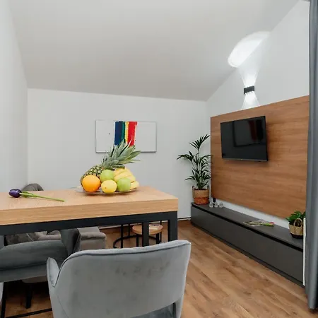 And With Parking Space - 4814 Gostinjska kuća