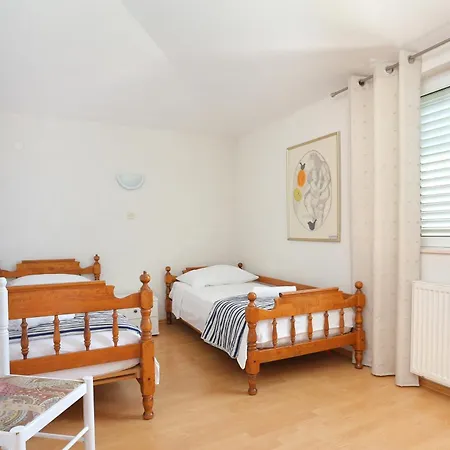 Gostinjska kuća And With Parking Space - 4814