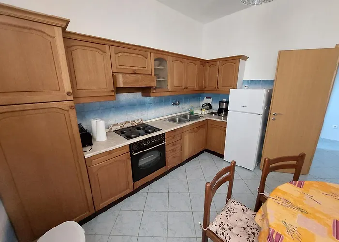 And With Parking Space - 4814 Πανσιόν 3*