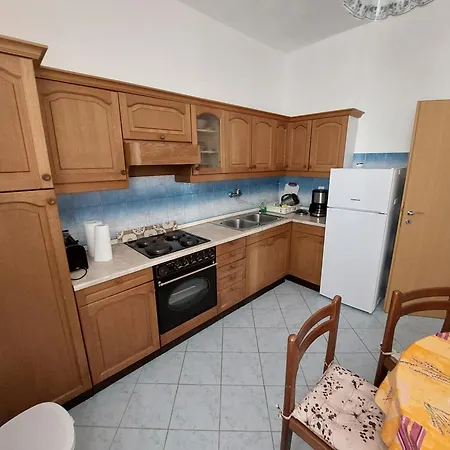 And With Parking Space - 4814 Πανσιόν 3*