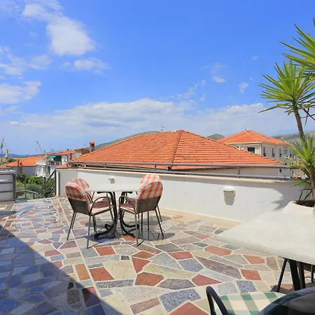 Πανσιόν And With Parking Space - 4814