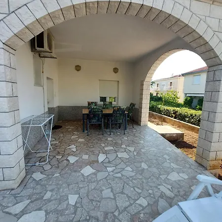 And With Parking Space - 4814 Πανσιόν 3*