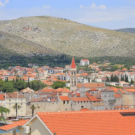 Konukevi And With Parking Space - 4814 Trogir