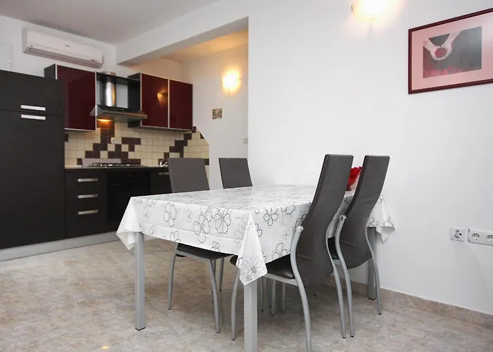 Konukevi And With Parking Space - 4814 Trogir