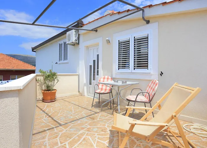 Konukevi And With Parking Space - 4814 Trogir