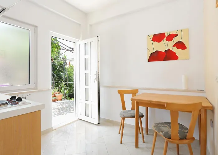 Konukevi And With Parking Space - 4814 Trogir