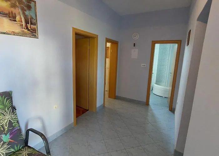 And With Parking Space - 4814 3* Trogir