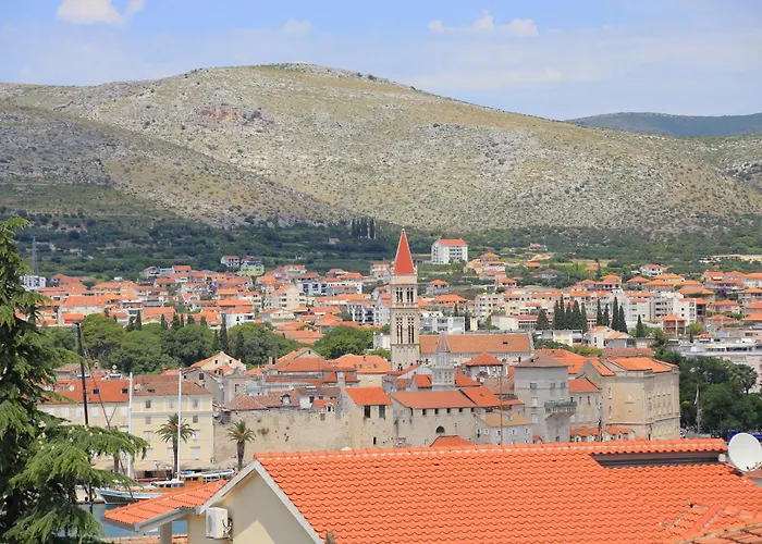 Konukevi And With Parking Space - 4814 Trogir