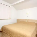 Guest house And With Parking Space - 4814